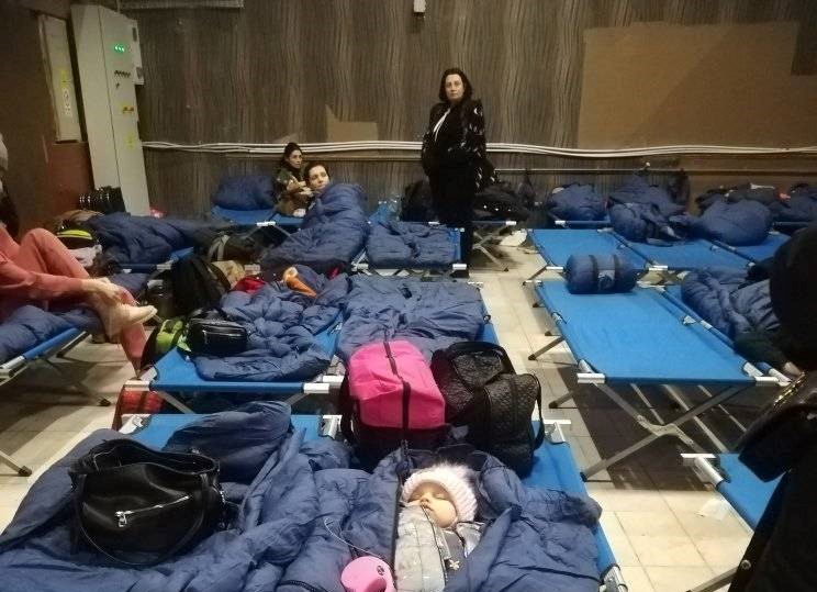 Țara arde și baba se piaptănă. Deși s-a pregătit centru pentru refugiați la Gară, Poliția Transporturi nu e în stare nici să răspundă la telefon/ SURSA FOTO: Olivér Kiss-Facebook