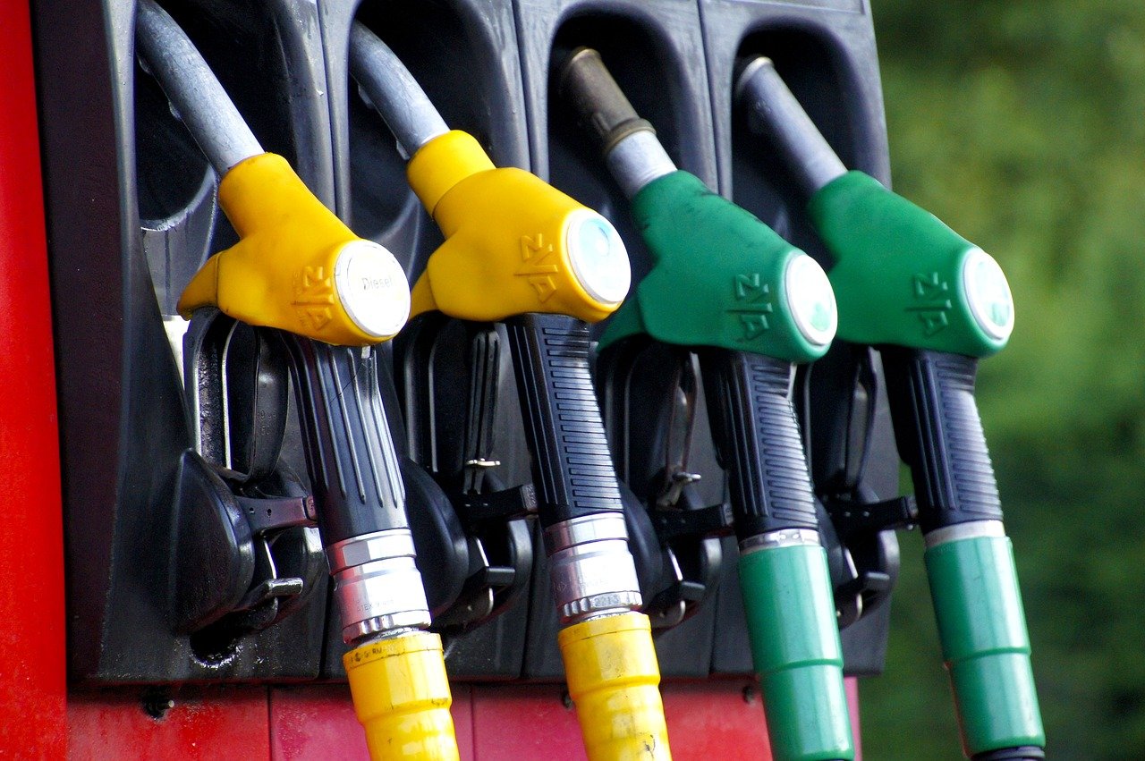 Când se va ieftini benzina la 7,5 lei pe litru? Vezi prețurile carburanților în Cluj-Napoca/ sursă foto: pixabay.com