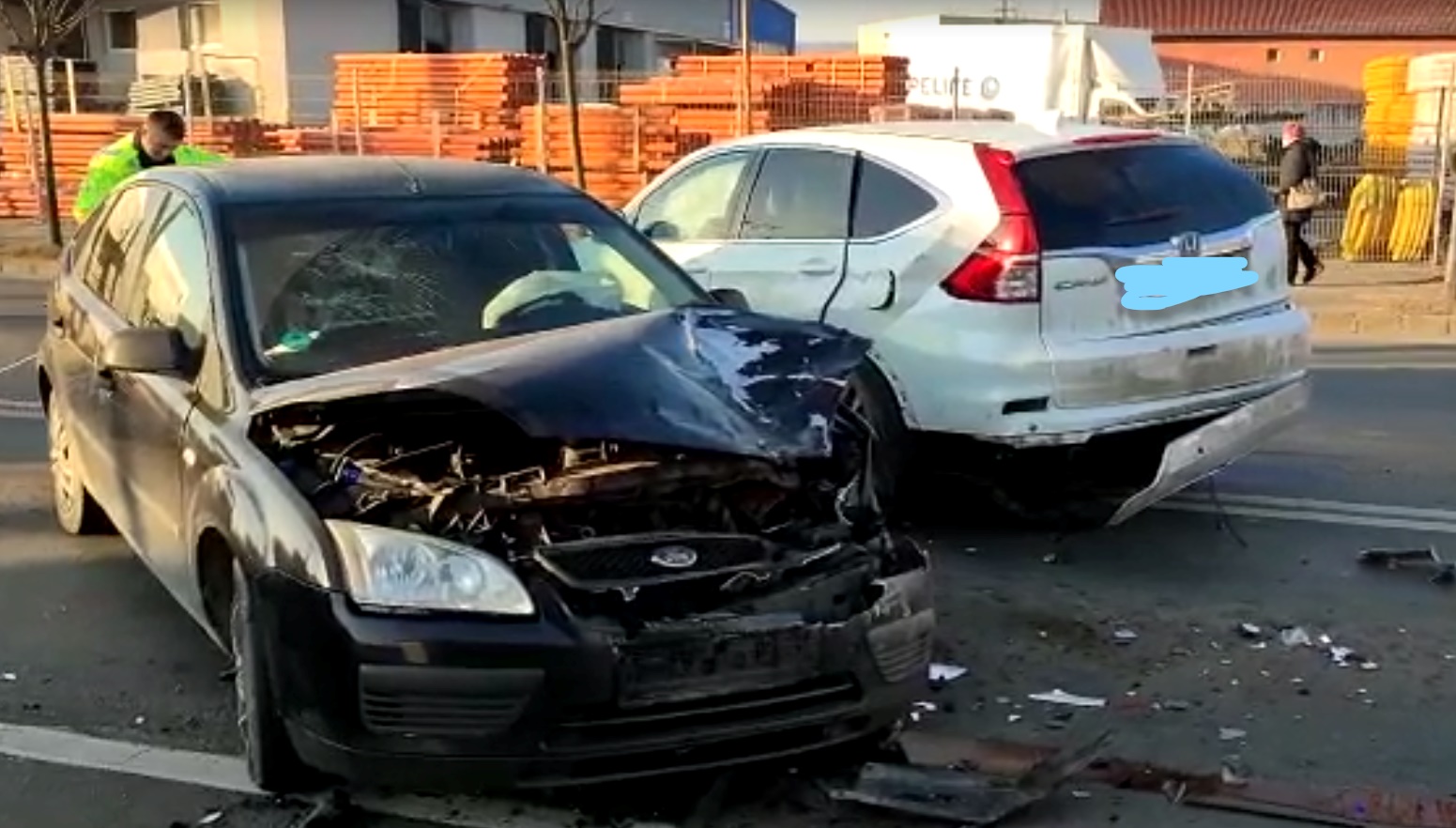 Accident GRAV cu trei mașini pe Traian Vuia! O femeie a rămas încarcerată. VIDEO/ Sursă foto: ISU Cluj