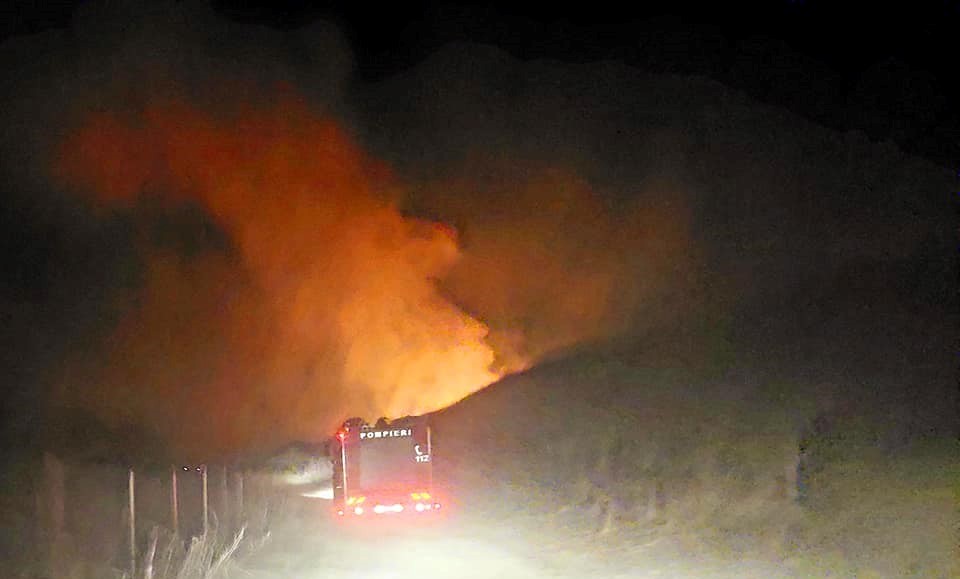 „Piromanii” care dau foc câmpurilor riscă să nu își mai  primească subvențiile agricole, într-o comună din Cluj