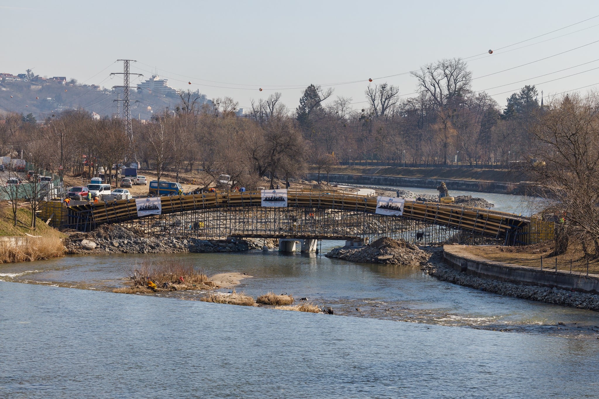 Pasarela construită peste râul Someș. FOTO: Facebook/ Municipiul Cluj-Napoca; fotograf: Radu Pădurean