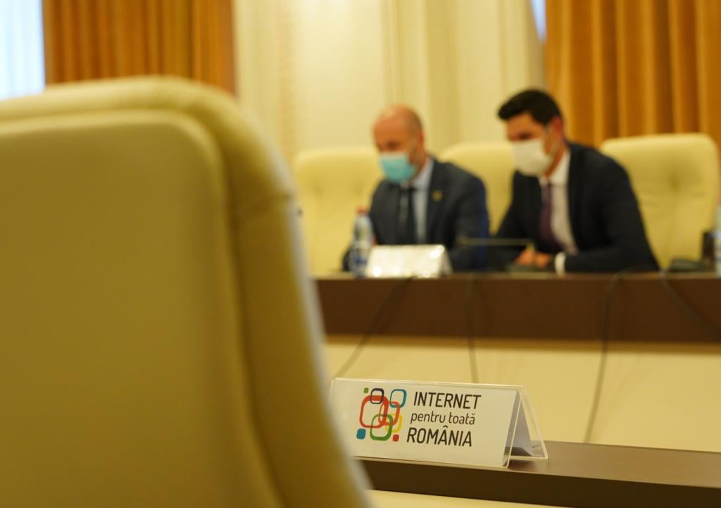 „Legea internetului pentru toți” a fost adoptată. Sursa foto: Facebook/ Sabin Sărmaș