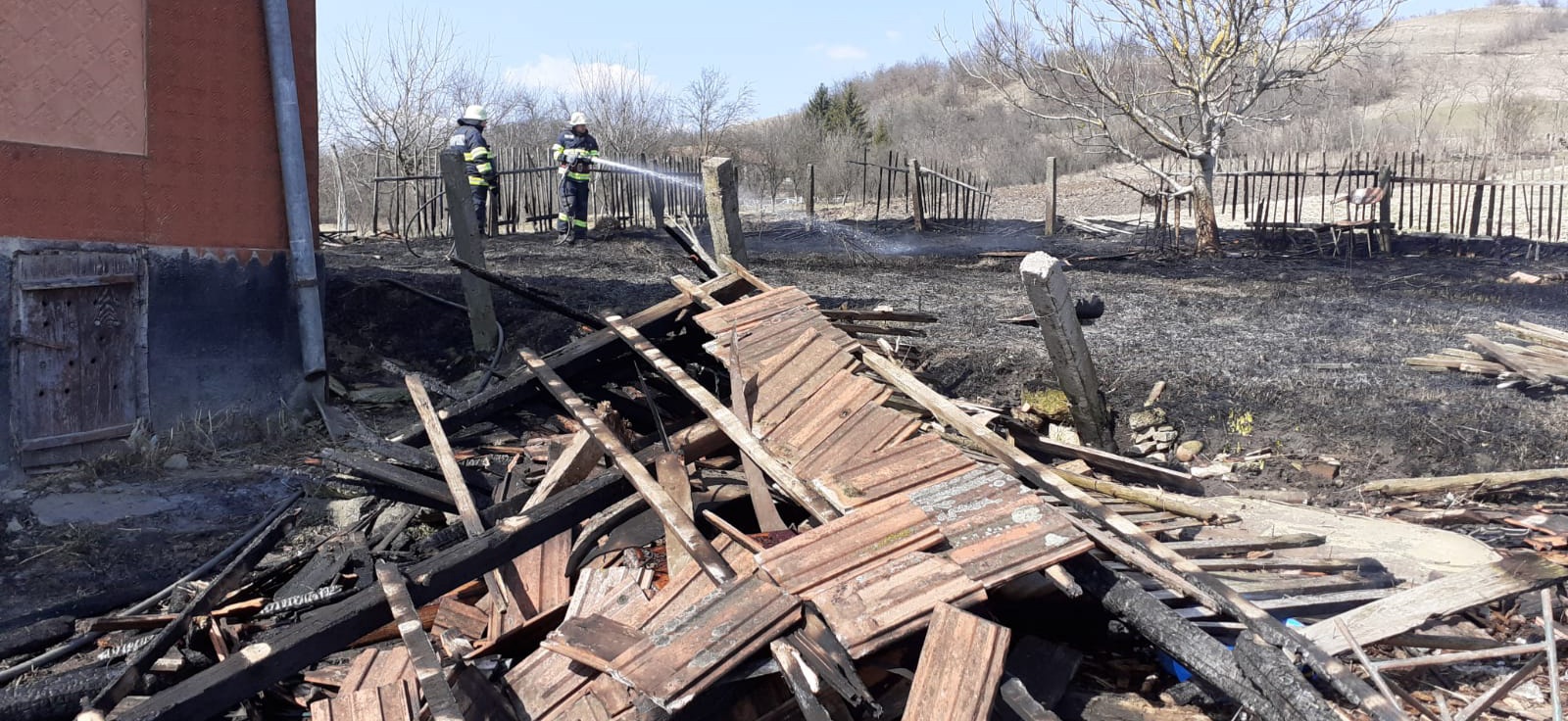 Incendiu la o lemnărie din comuna Sânpaul.