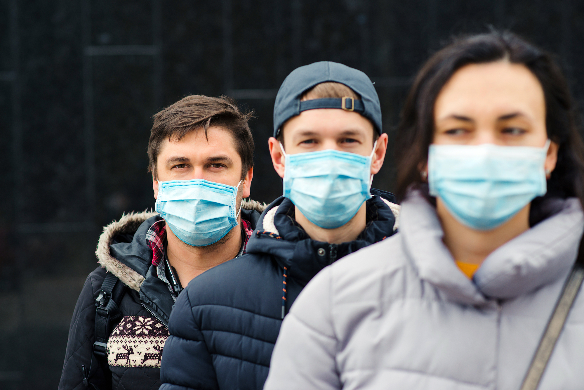 Epidemiolog: „Este important ca, în continuare, masca să fie purtată la interior, în spaţii aglomerate”/ Foto: depositphotos.com