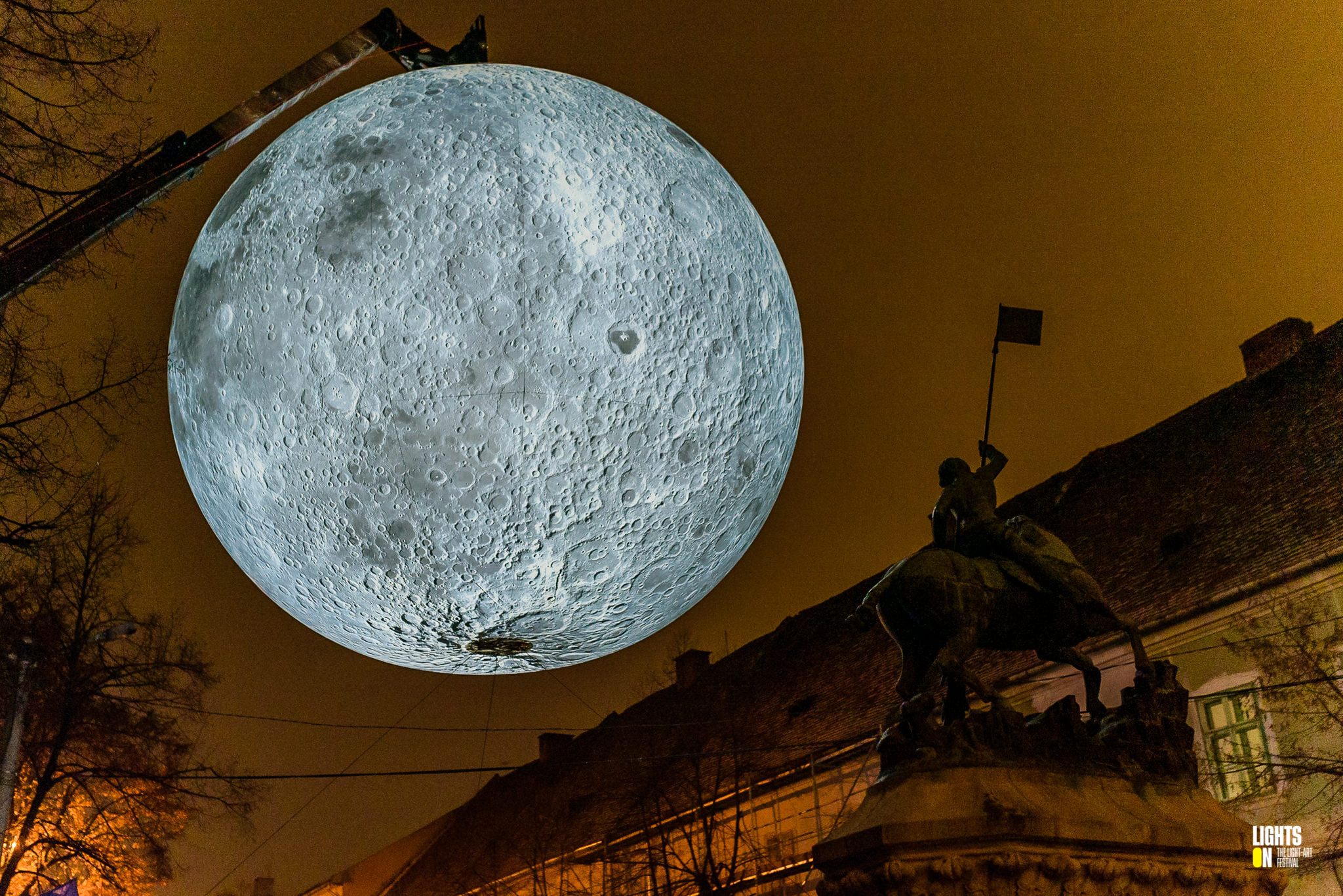 Luna, instalația de lumini Lights ON ajunge și în Timișoara/ Sursă foto: Lights On Romania - Facebook