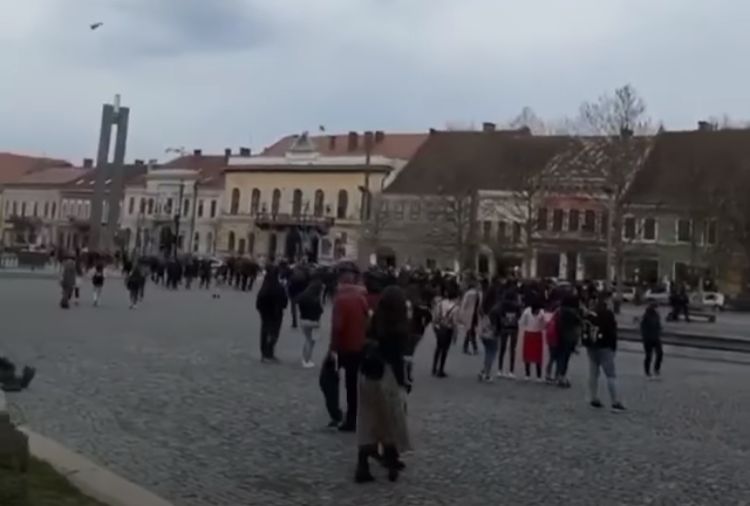 Fanii lui CSA Steaua în Piața Unirii din Cluj-Napoca