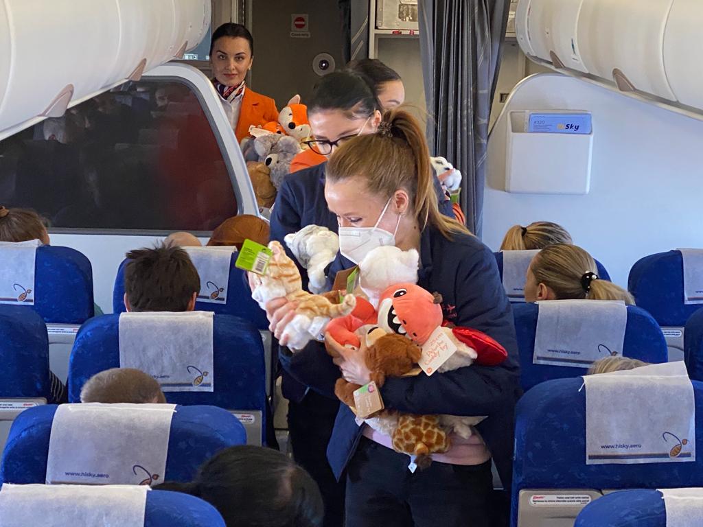Zborul ursuleților. 160 de copii din Ucraina au zburat în Turcia cu ajutorul Asociației Blondie