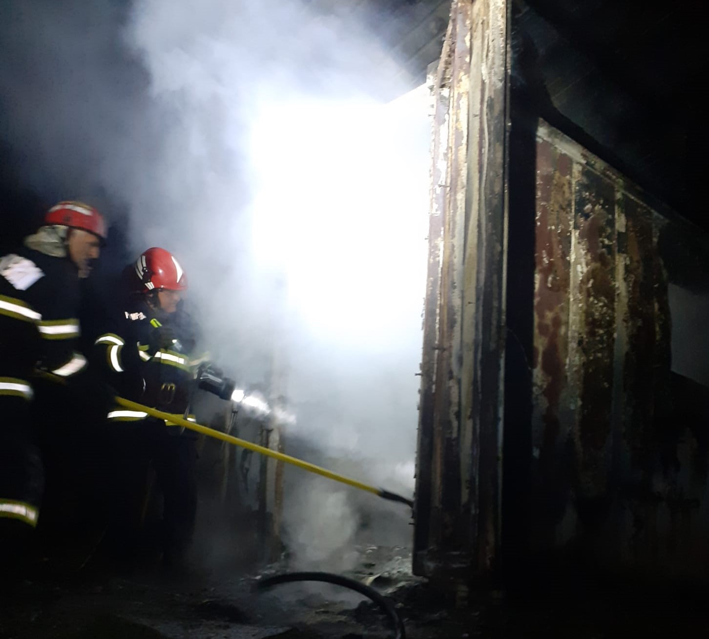 O persoană de 50 de ani a murit în incendiul din Călățele