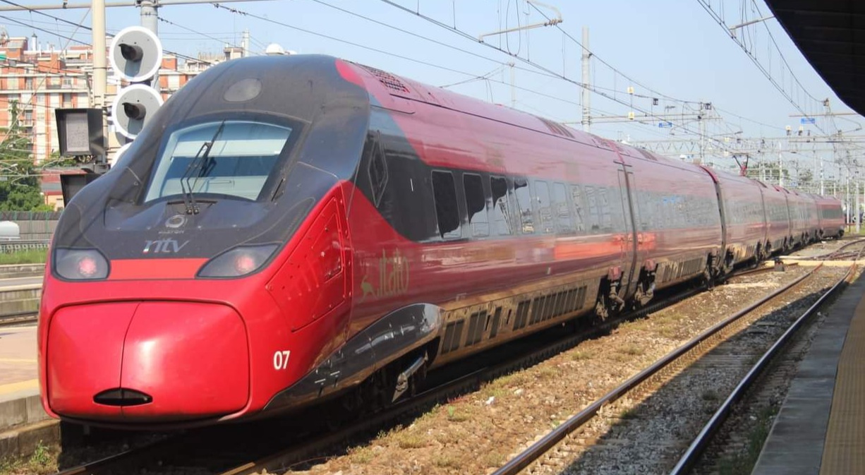New Pendolino al operatorului privat italian NTV produs de Alstom, aflat în serviciu din 2017 și care rulează la viteza maximă de 250 km/h. Foto: Wikipedia.