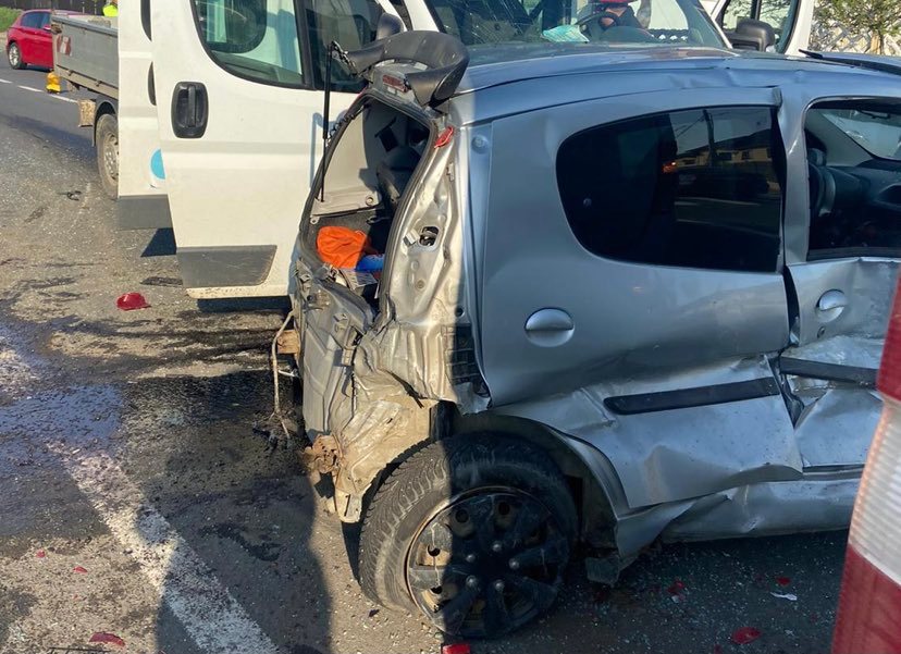 Patru mașini lovite într-un accident din Livada. Foto: IPJ Cluj.