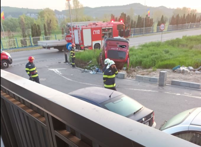 Accident la ieșire din Florești spre Cluj-Napoca! Unul dintre șoferi s-a răsturnat cu mașina / Foto: Info Trafic Cluj-Napoca