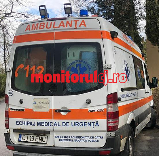 O tânără implicată într-un accident pe strada Iuliu Maniu a fost transportată la spital pentru îngrijiri medicale / Foto: monitorulcj.ro