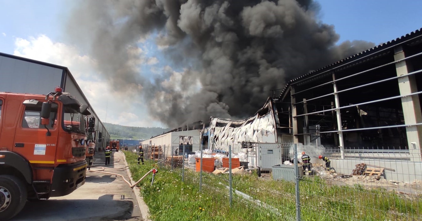 Incendiu de proporții la Dej/ FOTO: ISU Cluj
