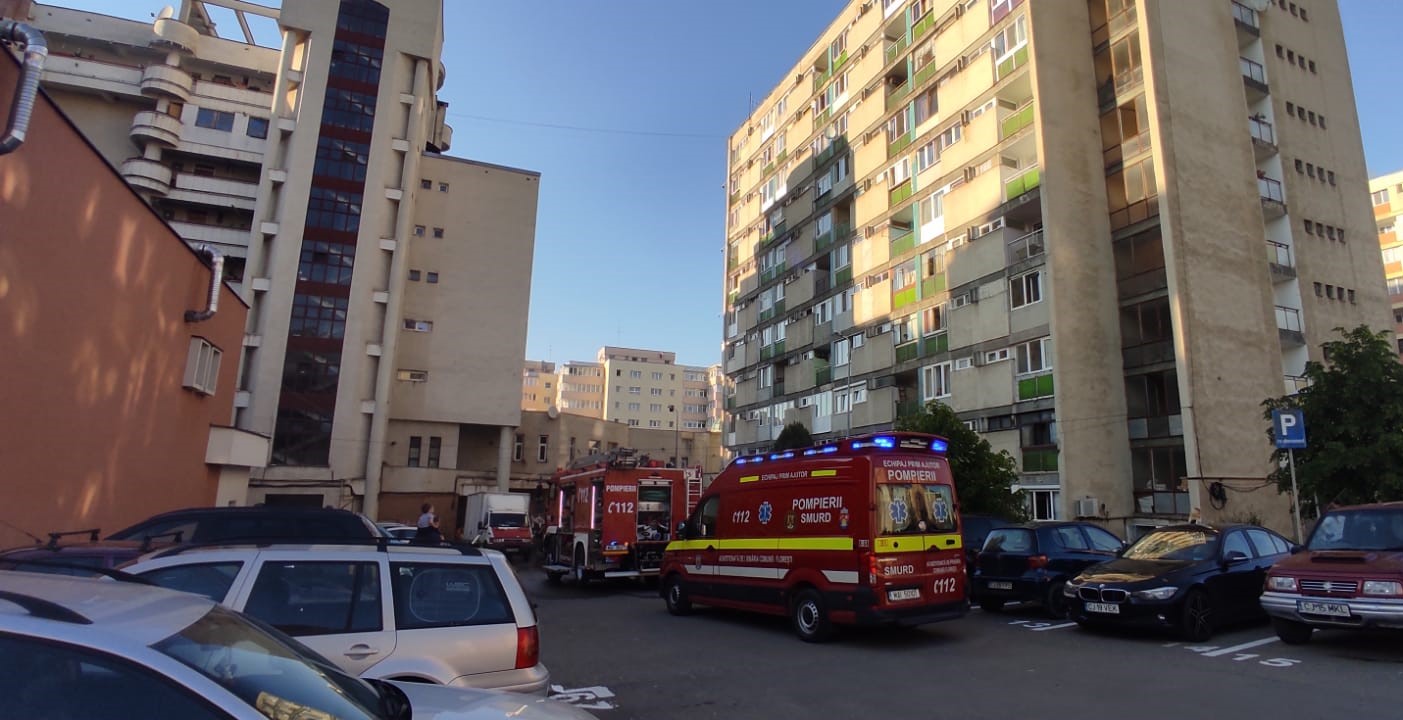 Peste 50 de locatari s-au autoevacuat până la sosirea forțelor de intervenție/ FOTO: ISU Cluj