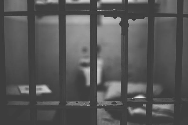 Bărbat condamnat la închisoare, prins în Turda. Foto: pixabay.com.
