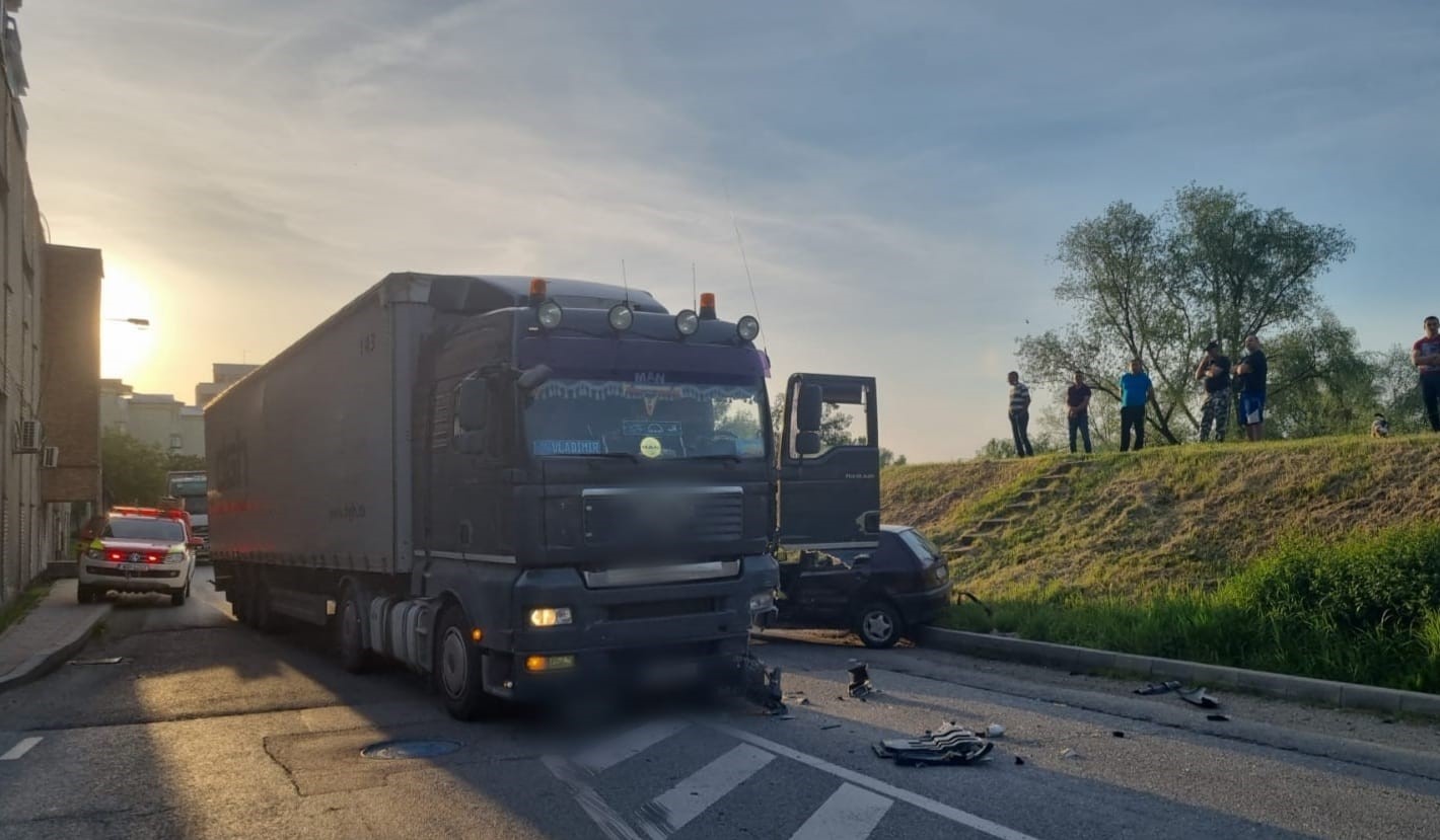 În urma accidentului, șoferul mașinii a ajuns la spital/ FOTO: IPJ Cluj