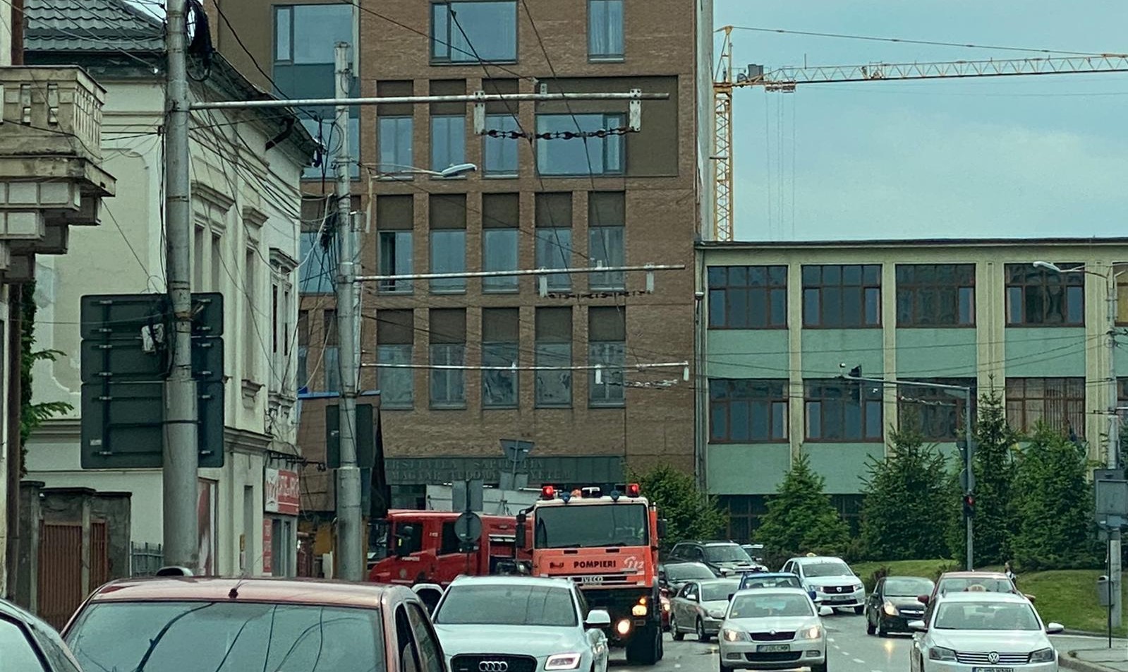 Până la sosirea pompierilor, două persoane s-au autoevacuat/ FOTO: Monitorul de Cluj