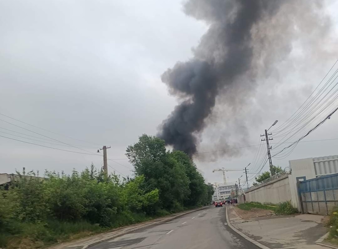 Un nou incendiu la barăcile de pe strada Cantonului din Cluj-Napoca. Foto: Facebook/ Info Trafic Jud Cluj