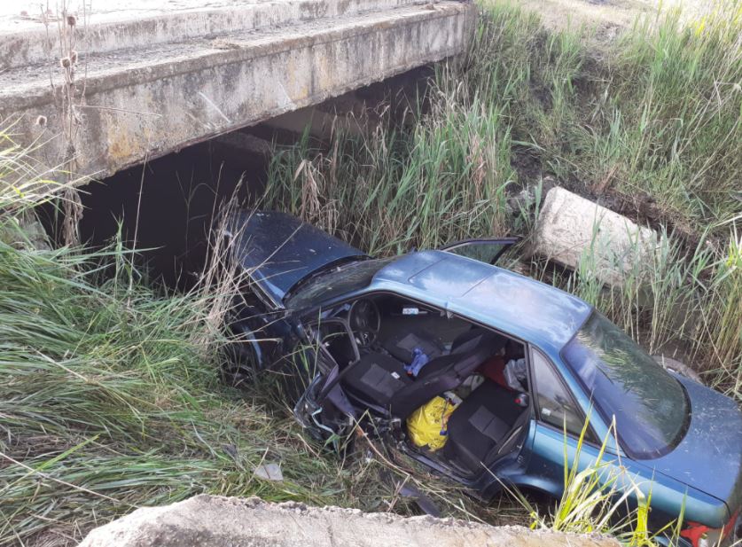 Un șofer s-a răsturnat cu mașina în Mărtinești / Foto: ISU Cluj