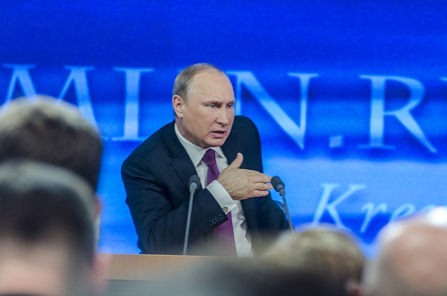 Preşedintele rus Vladimir Putin a declarat joi că societăţile petroliere ruseşti nu îşi vor opri sondele de petrol/ Foto: pixabay.com