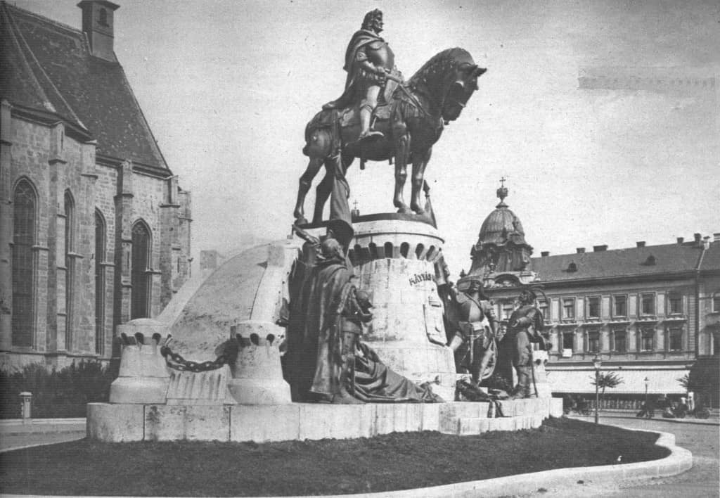 Statuia lui Matei Corvin din centrul municipiului Cluj-Napoca/ Foto: hunhír.info