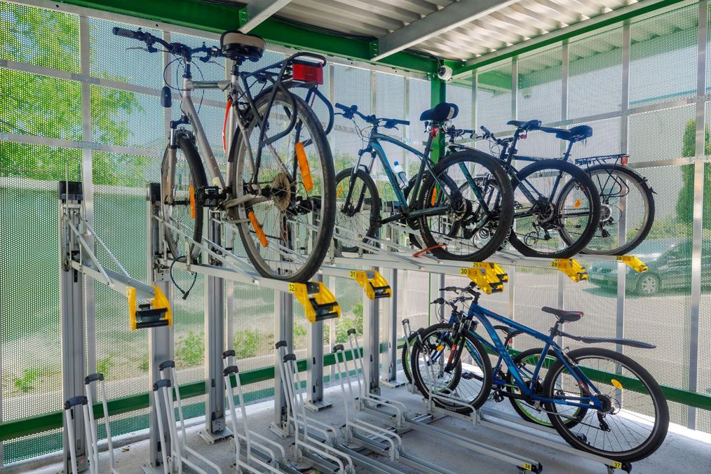 150 de locuri noi de parcare pentru biciclete, în Cluj-Napoca, în containere securizate / Foto: Emil Boc - Facebook