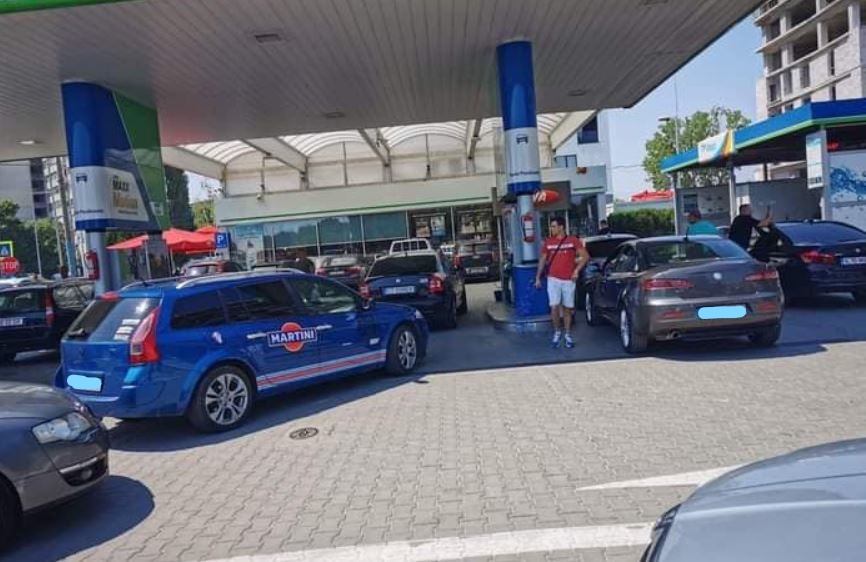 Guvernul va compensa la pompă prețul la motorină și benzină pentru trei luni. Foto: Facebook - Jull Nicu
