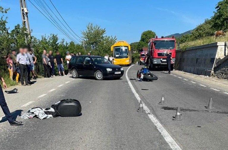 Un motociclist din Cluj-Napoca a fost transportat cu un elicopter SMURD la spital. FOTO: Bistrițeanul.ro