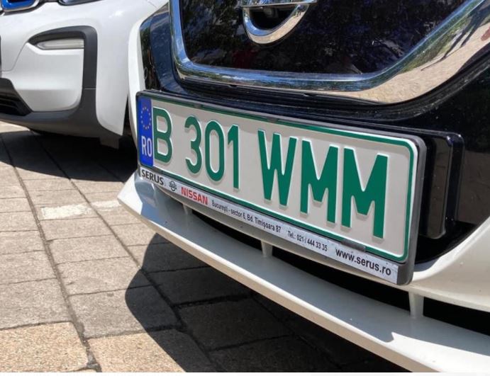Au început să fie eliberate și la Cluj numere de înmatriculare verzi pentru mașinile cu emisii zero CO2 / Foto: Prefectura Cluj