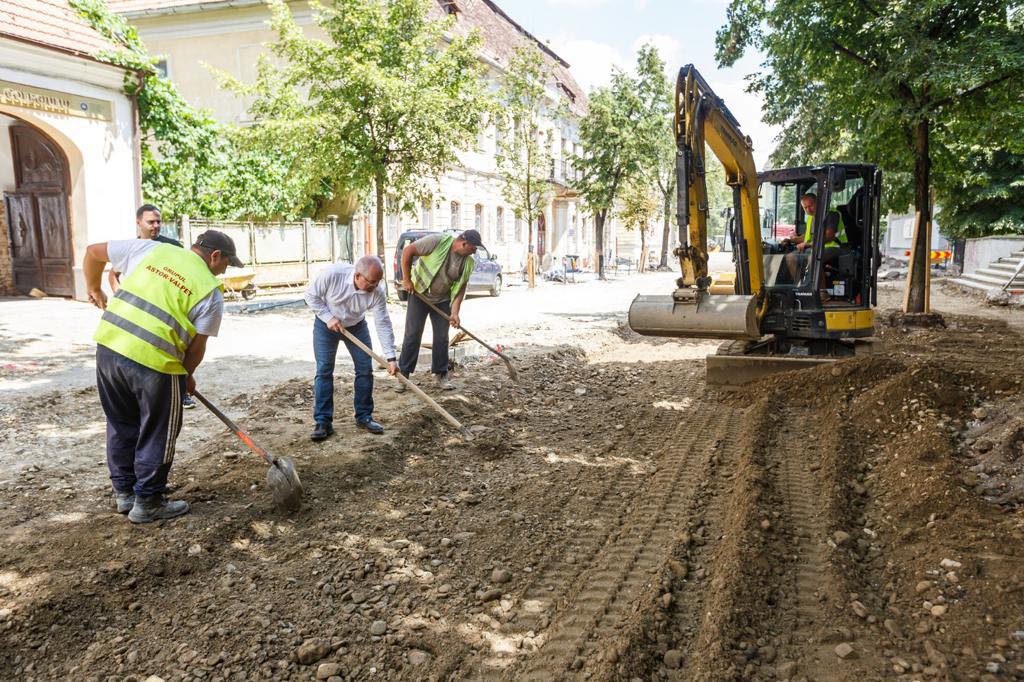 Stadiul lucrărilor la proiectul de modernizare a străzii Mihail Kogălniceanu și a străzilor adiacente a ajuns la 30%. FOTO: Facebook/ Emil Boc