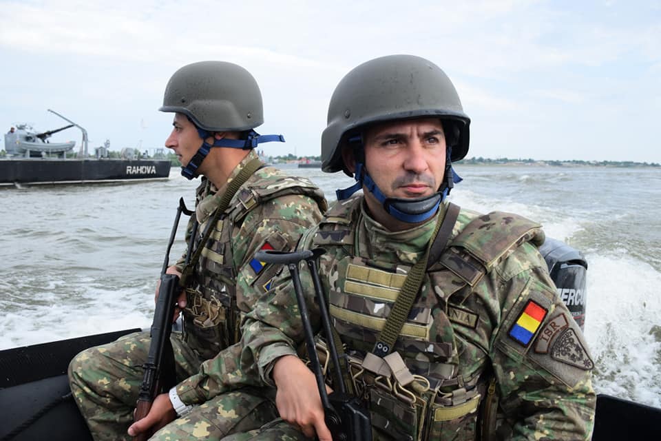 Românii din străinătate vor avea 15 zile să se întoarcă în țară în caz de război / Foto: MApN - Facebook