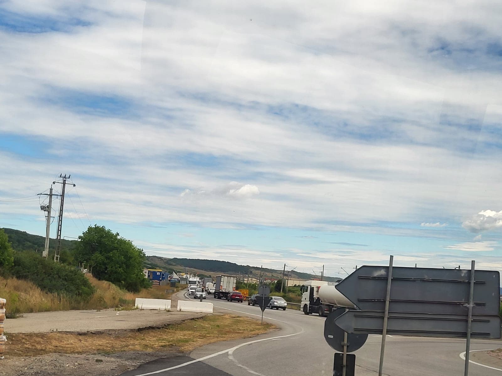 Traficul spre Bonțida este blocat/ Foto: Monitorul de Cluj