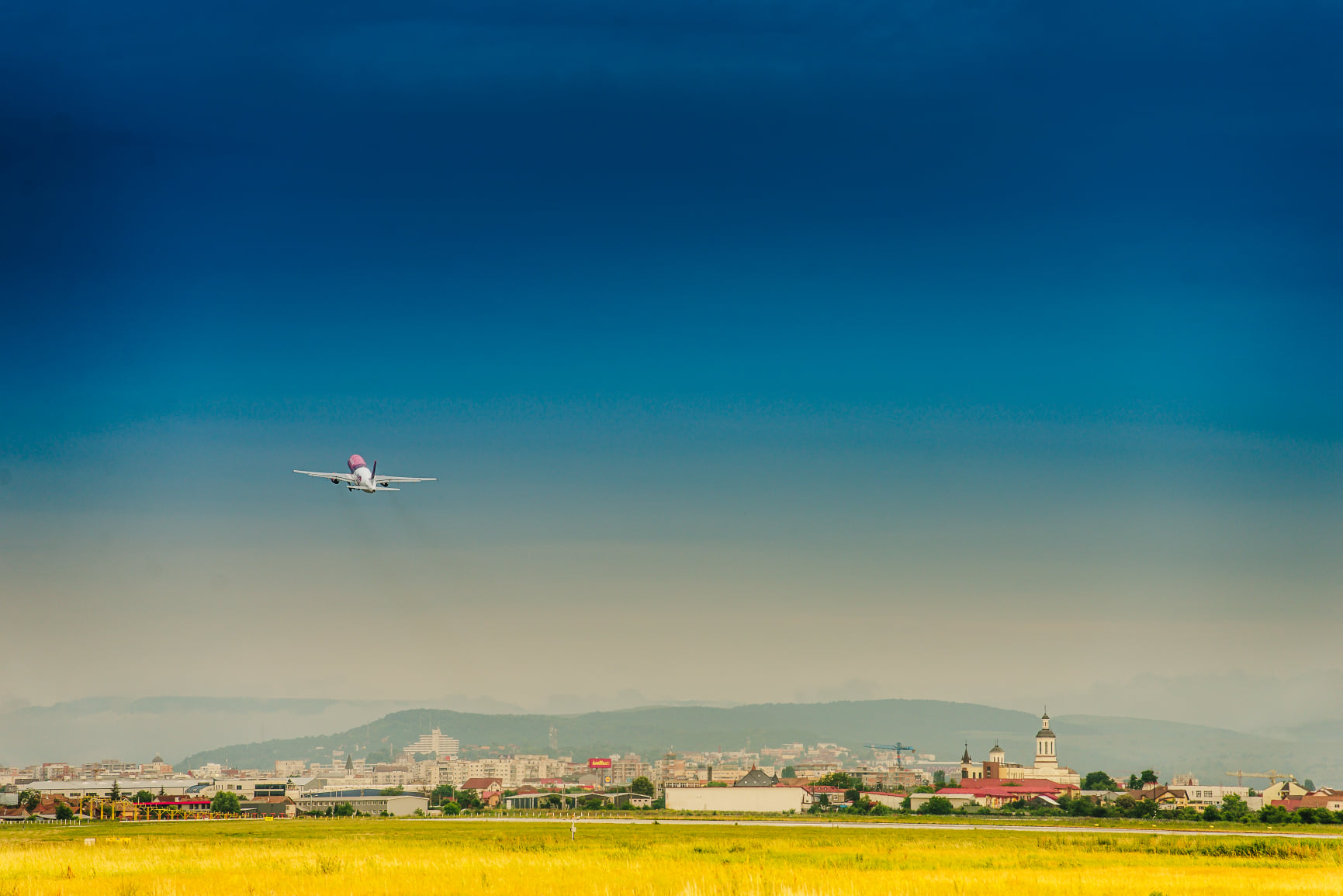 Transportul aerian, „vinovat” de sub 14% din emisii, în UE. Facebook/ Aeroportul Internațional Avram Iancu Cluj