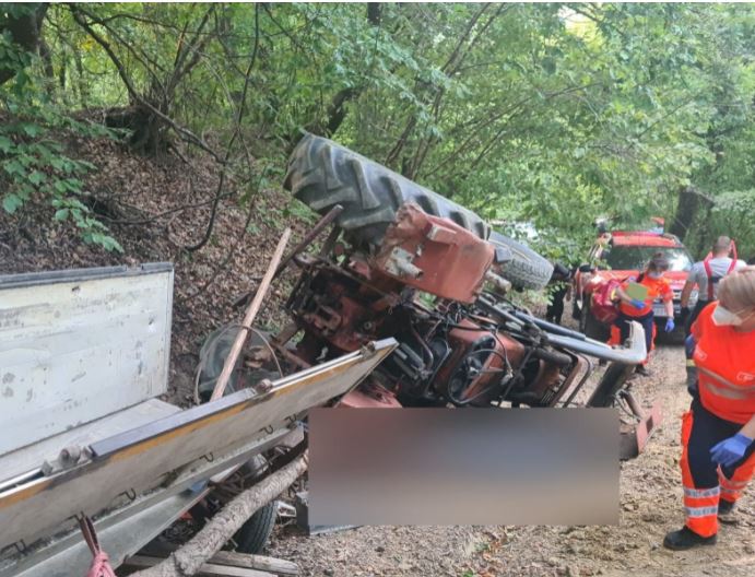 Accident mortal în Bobâlna! Bărbat, prins sub un tractor / Foto: ISU Cluj