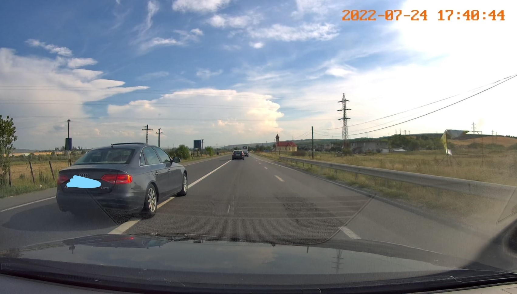 Depășiri periculoase pe un drum din județul Cluj/ Foto: cititor monitorulcj.ro