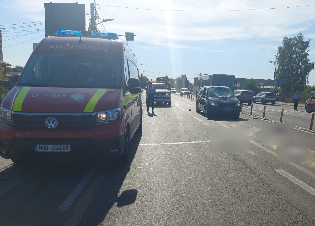 Pieton lovit de mașină pe trecere, pe strada Traian Vuia din Cluj-Napoca. FOTO: ISU Cluj