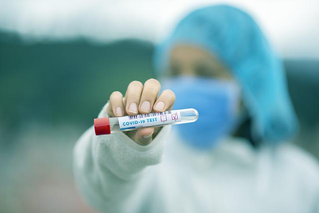 Subvariantele mai contagioase ale Omicron, depistate în 93% din secvențieri. Suntem în plin val 6 al pandemiei. FOTO: pixabay