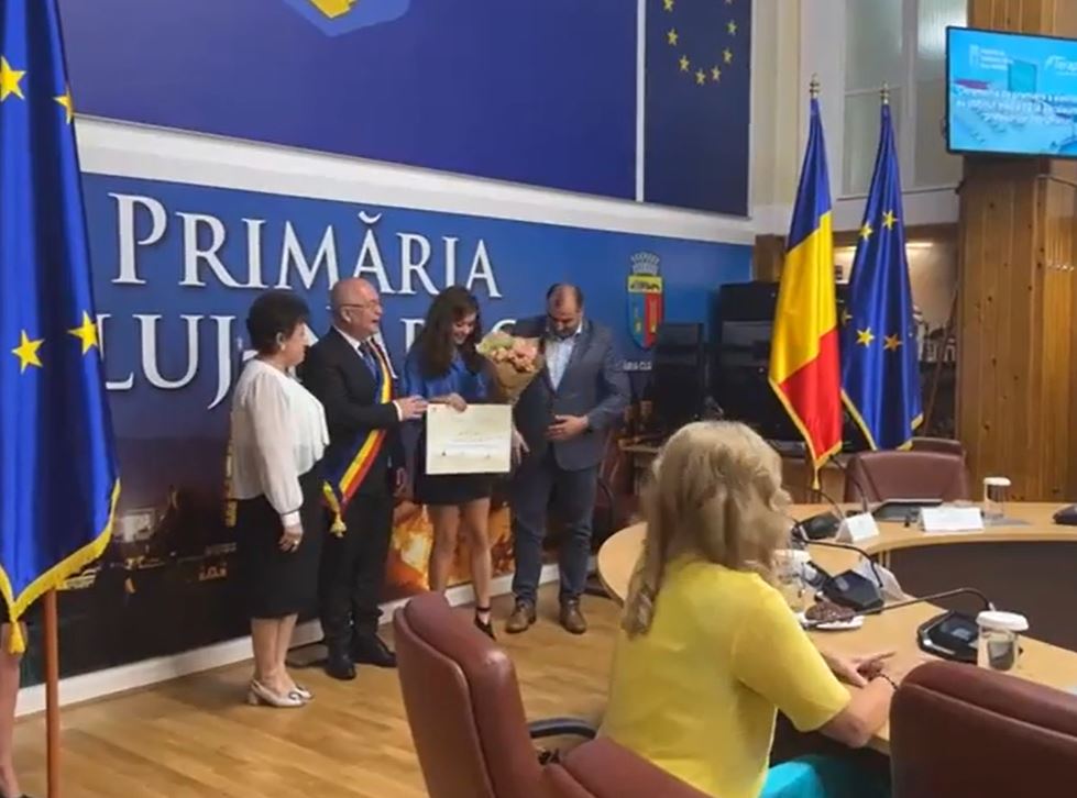 Elevii cu media 10 la Bacalaureat și profesorii îndrumători, premiați cu 2.000 de lei / Foto: captură ecran - Municipiul Cluj Napoca Facebook