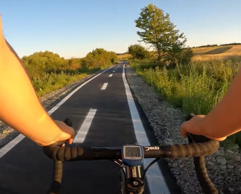 Pista de biciclete Huedin-Sâncrai a fost finalizată / Foto: captură video - YouTube Clau 77