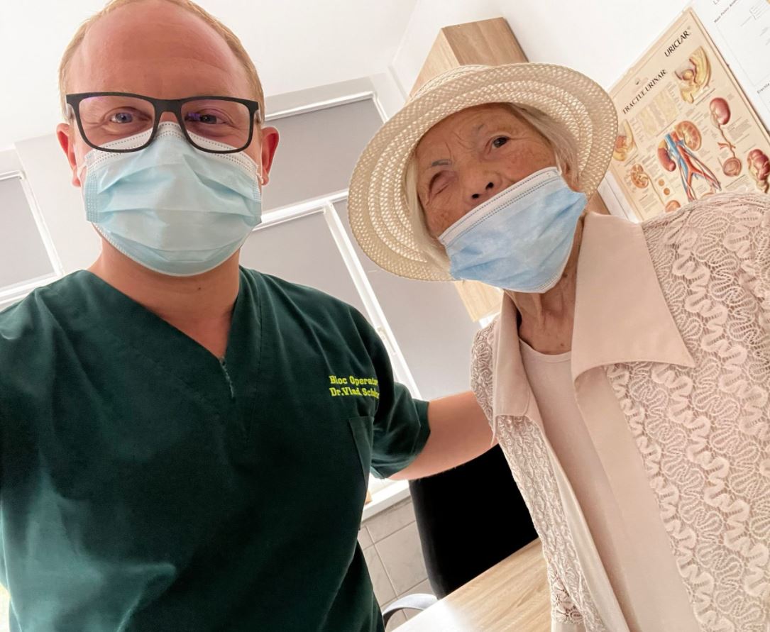 Pacientă de 102 ani, operată de cancer de rinichi în Cluj / Foto: Facebook - Institutul Oncologic „Prof. Dr. Ion Chiricuță”, Cluj-Napoca