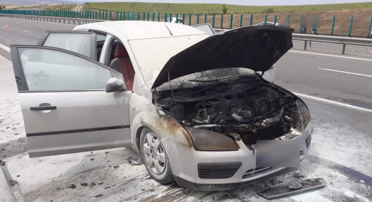 Incendiu la o mașină pe autostrada A3, direcția Gilău-Turda / Foto: ISU Cluj