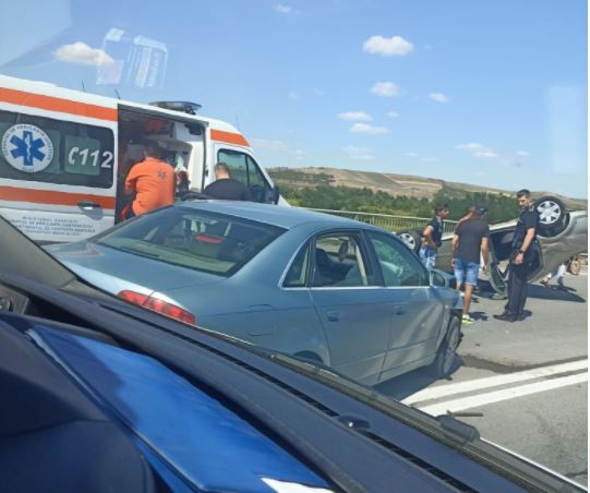 Mașină răsturnată pe centura Vâlcele-Apahida / Foto: INFO TRAFIC jud. CLUJ Facebook