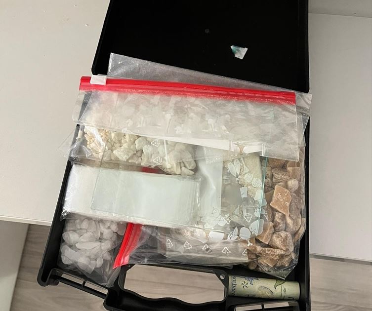 Droguri descoperite în urma a 8 percheziții la domiciliu / Foto: Poliția Română