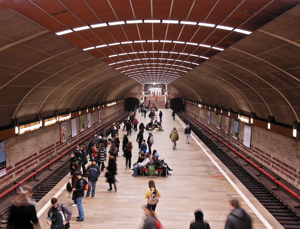 Un bărbat a murit după ce a căzut pe şinele de la metrou, în Capitală. FOTO: Depositphotos.com