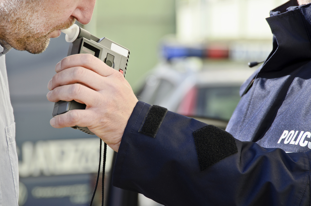 Mai mulți șoferi au fost prinși pe drumurile din județul Cluj fără permis sau sub influența alcoolului. Un tânăr a fost prins cu numărul de înmatriculare al altei mașini/ Foto: depositphotos.com