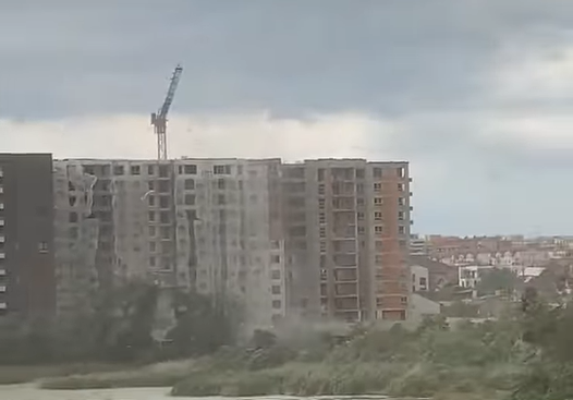 O mini-tornadă s-a format marți, 23 august, în cartierul Între Lacuri din municipiul Cluj-Napoca/ Foto: captură ecran video Adrian Marin - Facebook