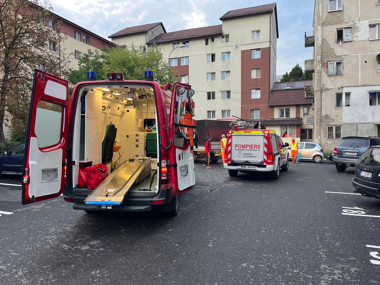 Un bărbat de 30 de ani A MURIT, după ce căzut de la etajul 4. FOTO: ISU Cluj