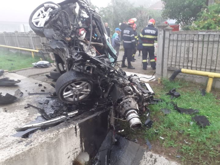 Mașină distrusă complet după un accident grav în Câțcău / Foto: ISU Cluj