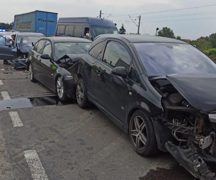Accident GRAV cu 5 mașini în Jucu de Mijloc / Foto: ISU Cluj