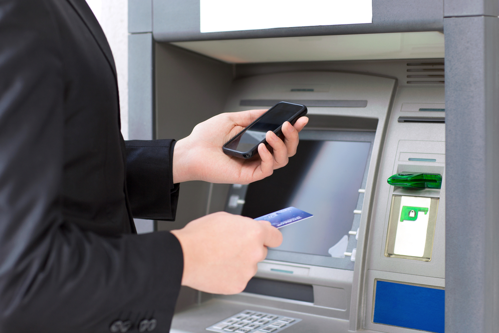 Un tehnician ATM câștigă între 750 și 950 de euro net, pe lună / Foto: depositphotos.com